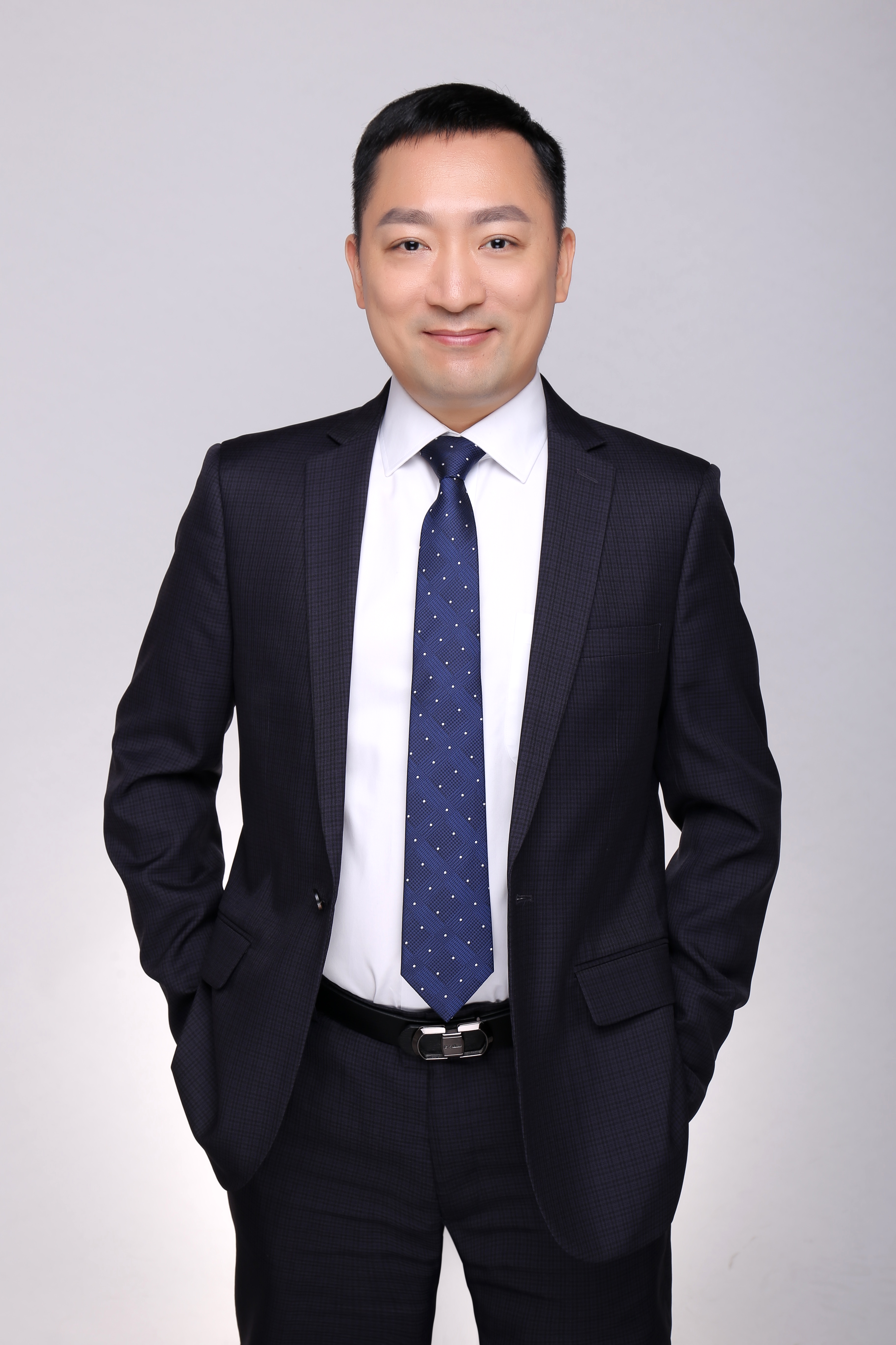 潘 维